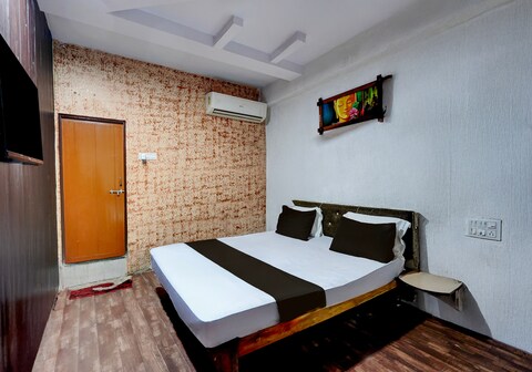 Collection O Lokmanya Nagar Metro Station Formerly Hotel Siddhivinayak