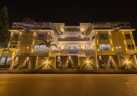 Treebo Premium Emerald Dove