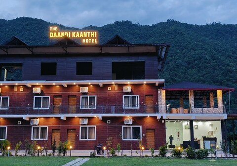 Daandikaanthi Hotel (100 Metre Walking From Maa Dhari Devi Temple Gate)