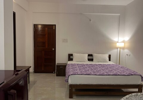 Serene Sunset View Studio Apartment in Ashvem