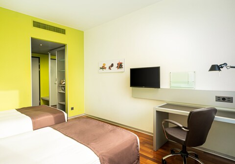 هوليداي إن بر ا ن ساست اي دا ا ياي ايتش جي