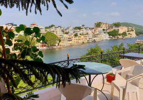 Dream Heaven Haveli - Pichola Lake View Room