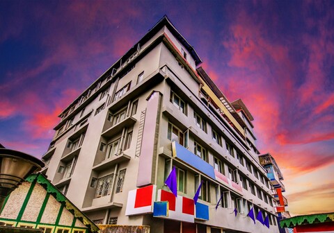 Mount Conifer Suites & Spa (Mall Road)