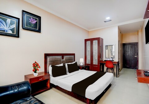 Hotel O Rani Durgawati Crossway Formerly Orient Palace