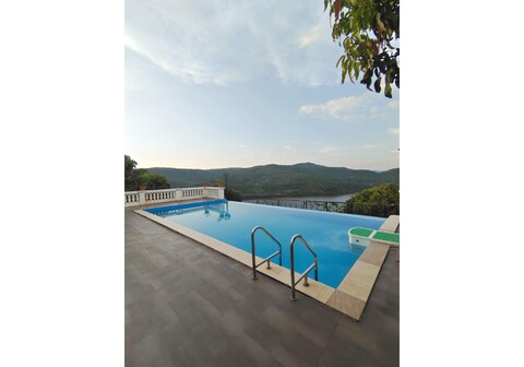 On The High Ground Tourism Point