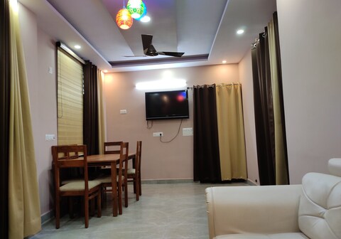 River View Delhi Home Stay