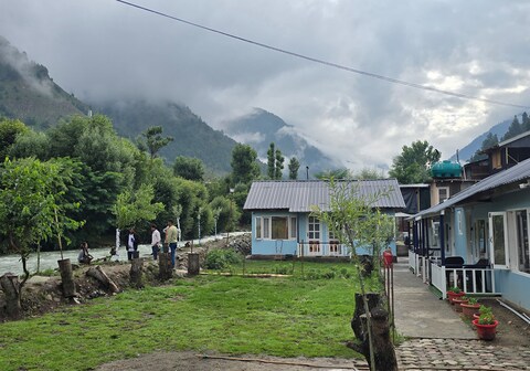 Windowsar River cottages
