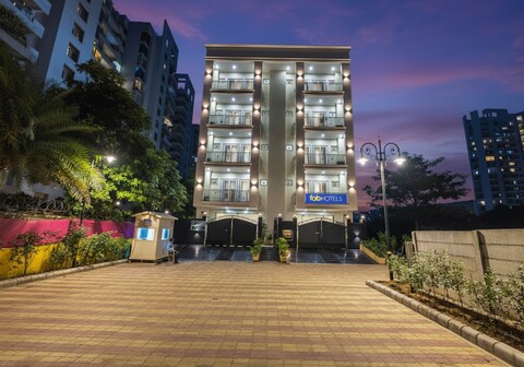 Hotel Exotica Avenue- Golf Course Road, Cyberhub, One Horizon Center & Metro