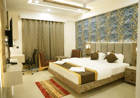 Paahun Vacations Omaxe Apartments