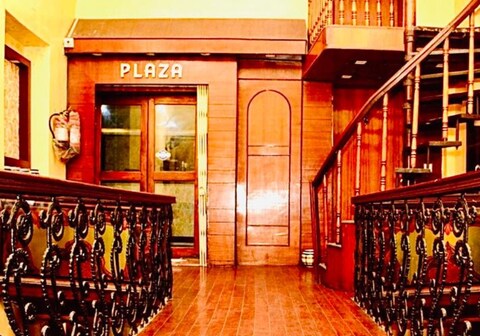 Plaza Kolkata By WB Hotels