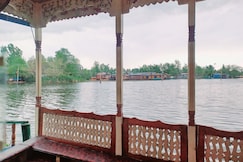 Victoria Garden Houseboat, Srinagar Victoria Garden Houseboat, Srinagar