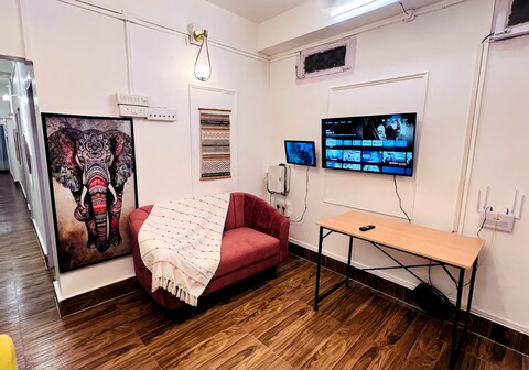 THE CASTELTON PRESENTS