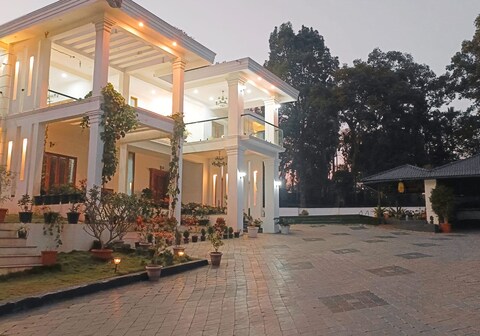 White House Home Stay