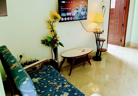 TULIP HOMESTAY