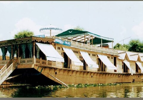Maharaja Palace Houseboat