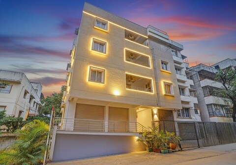 Via Balaji Luxury - Padmavathi Meenakshi Kalyana Mantapa Road