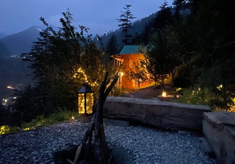 Woodhouse On The Rocks, Jibhi