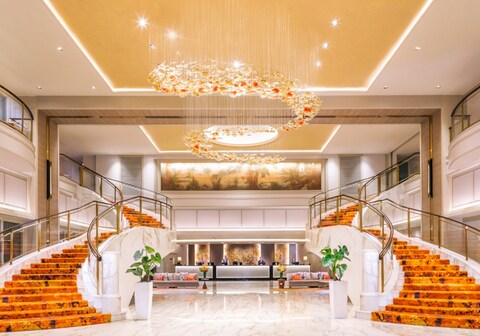 Royal Plaza on Scotts