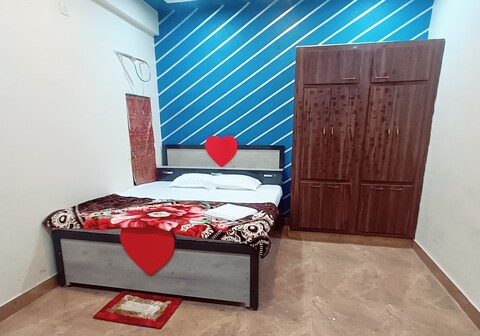 Saumya Palace & Home Stay