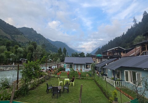 Windowsar River cottages