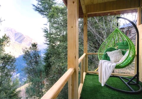 Winterfell TreeHouse & Cottages