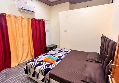 AC Budget Rooms near Mahakaal Mandir