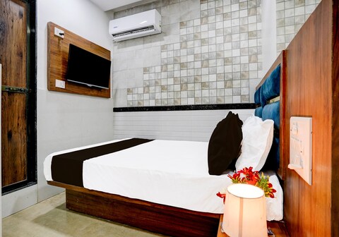 Hotel O Radha Palace