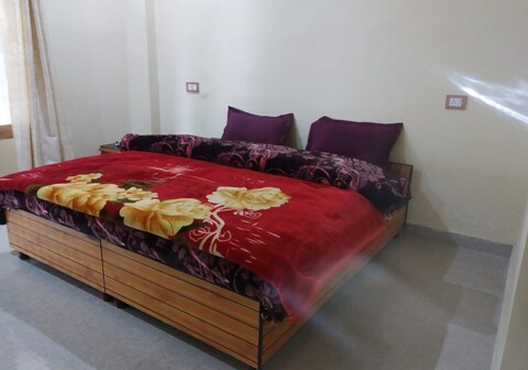 River Mount Guest House and Cafe