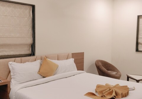ARK HOTELS.