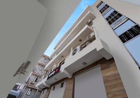 Super Hotel O Silver Key KD plaza Near Saket Metro station