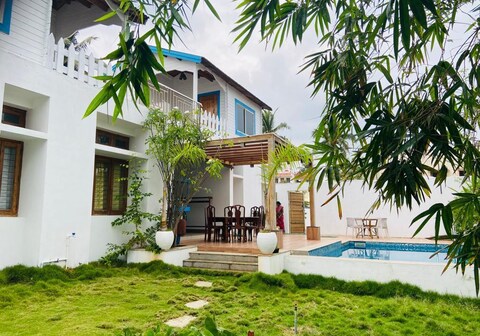 Bleu & Blanc Cottages | Rooms & Pool