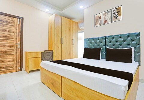 Hotel O White House