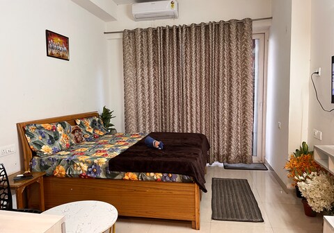 Royal orbit studio 14