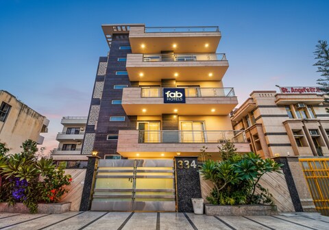 FabHotel VR Stay Near Huda City Centre Gurugram