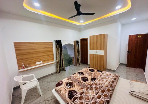 The Narayani Resort & Hotel