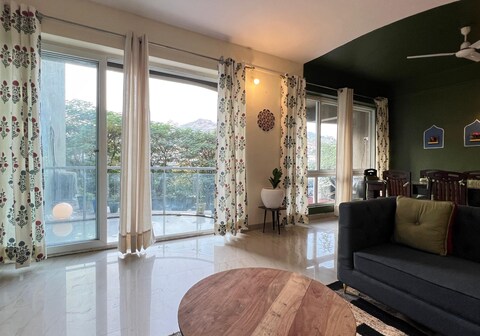 Alora  Breezy 3BHK haven with Hot tub