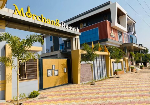 Morchang Hotel & Resort