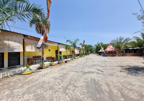 Hotel O New Asembagus 3