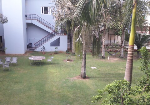 EVERGREEN PAYING GUEST HOUSE