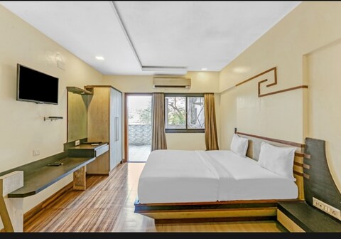 Praveen International Hotel