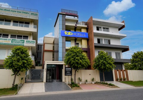 FabHotel Luxora