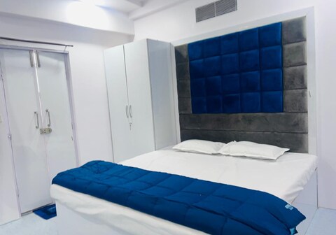 Cozy Room in Prominent Area - 2