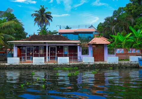 Royal Holidays Homestay