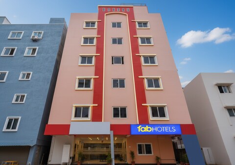 FabHotel Blue Spring - Near Hi-tech City Metro Station