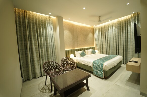Hotel Laksh