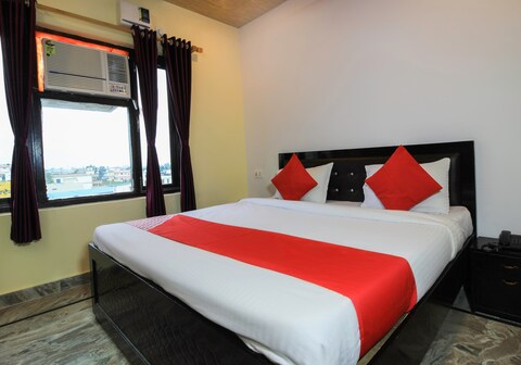 Collection O Mehraz Residency