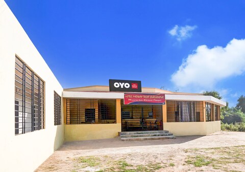 Hotel O Midwaytreat Burhanpur