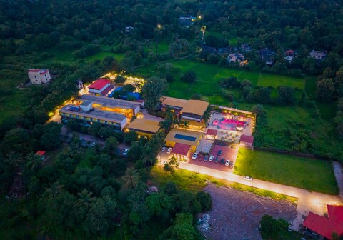 FOUR STONE VILLAGE RESORT & SPA