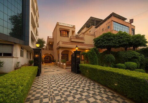 5BHK Luxe Bungalow with Classy Interiors and Cook Jaipur