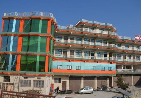 Tiwari Hotel & Restaurant